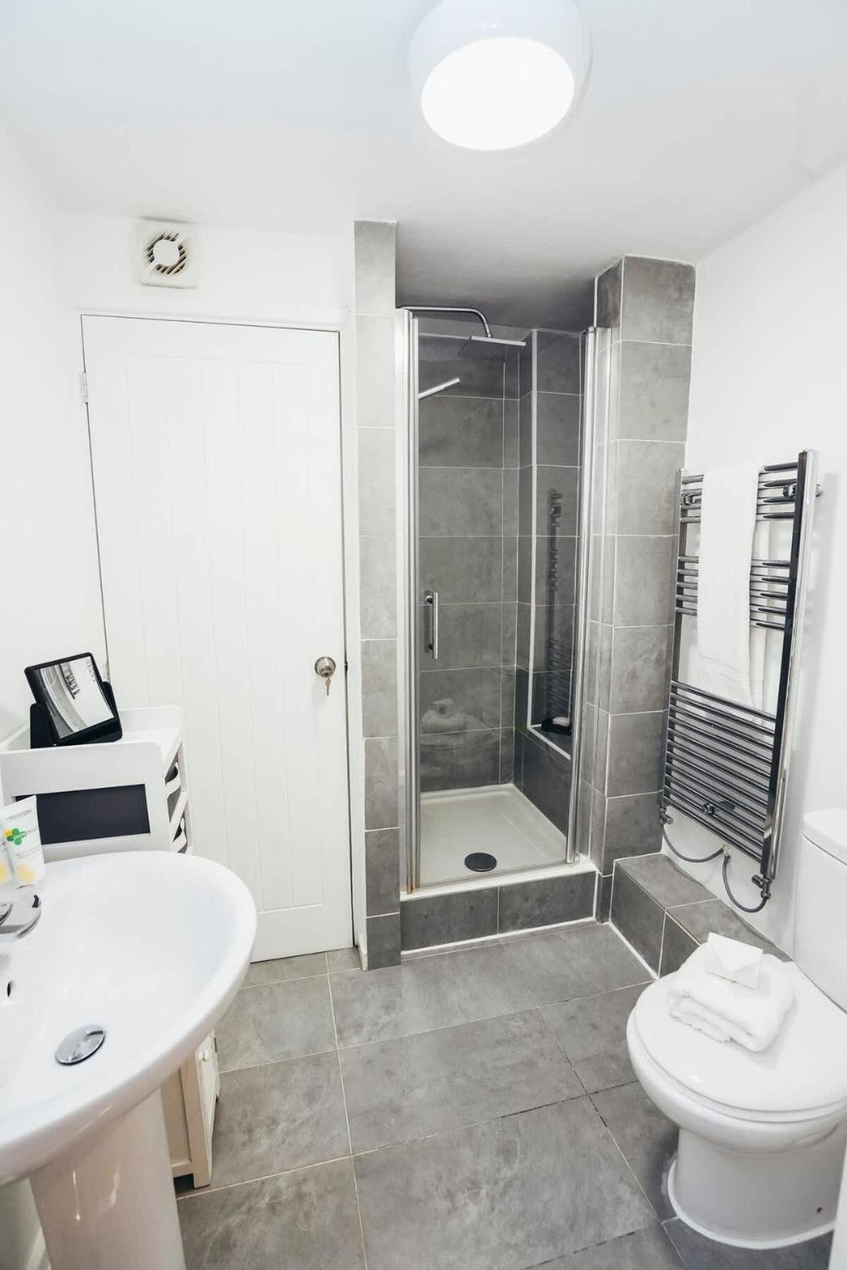 Snug 1br Apt, Self Check In, Parking, By Derbnb